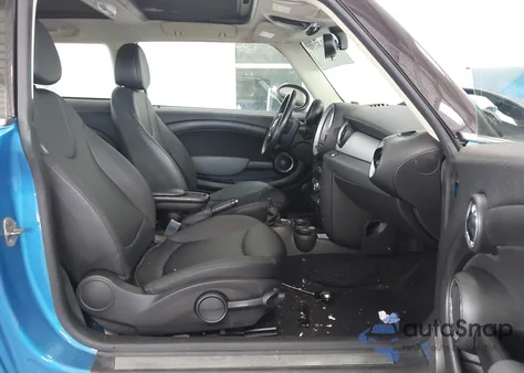 2011 Mini Cooper z USA, uszkodzony, nr VIN WMWSU3C50BT253145